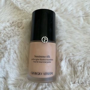Luminous silk foundation